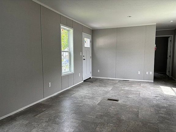 3rd image of 15 Blake Dr