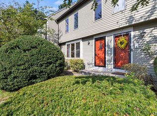 5 Village Way APT E, Norton, MA 02766