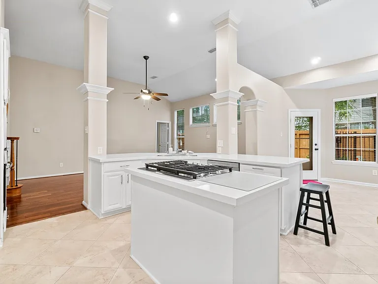83 Terraglen Dr — Photo 11