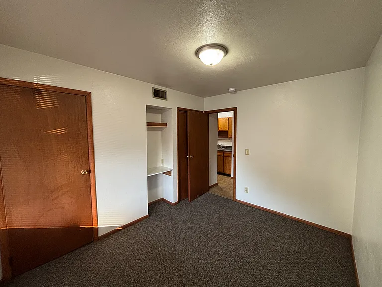 Ellis Apartments — Photo 8