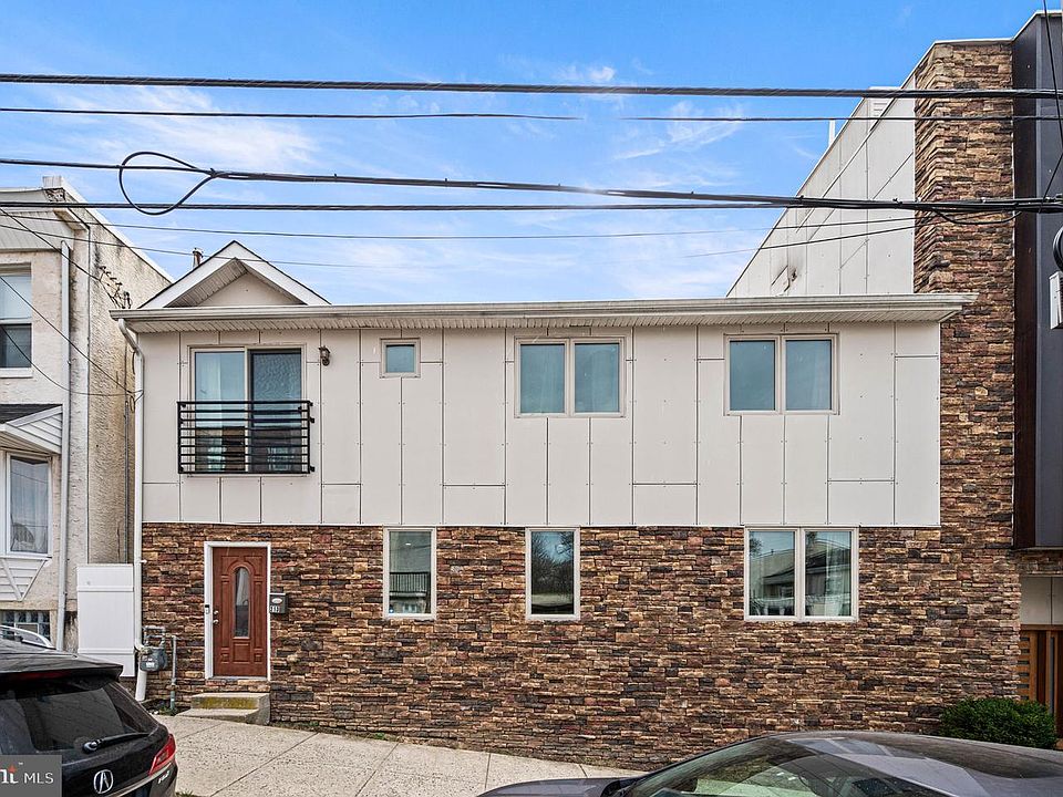 1st image of 213 Roxborough Ave