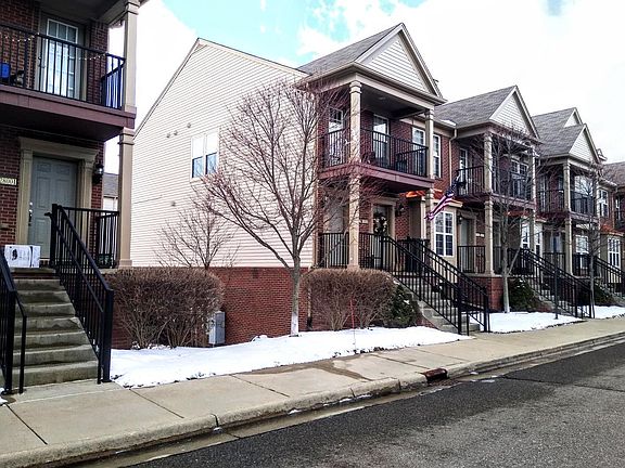 3rd image of 27999 Hopkins Dr