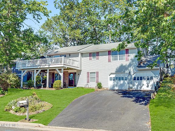 3rd image of 127 Arnold Place