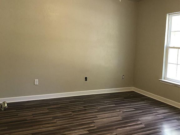 5th image of 550 NE 25th St