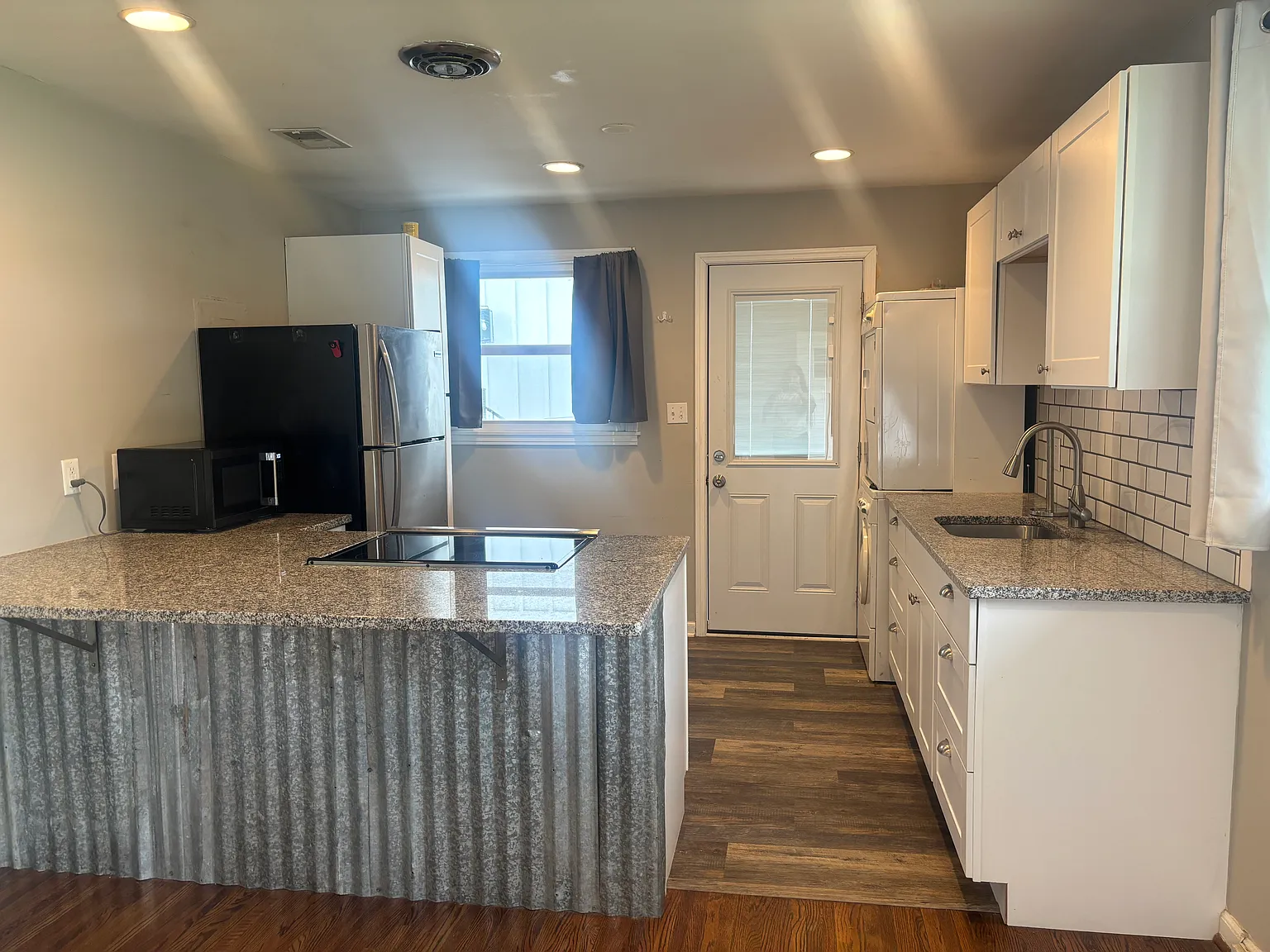 2 bed, 900 sqft, $1,700 — Photo 3
