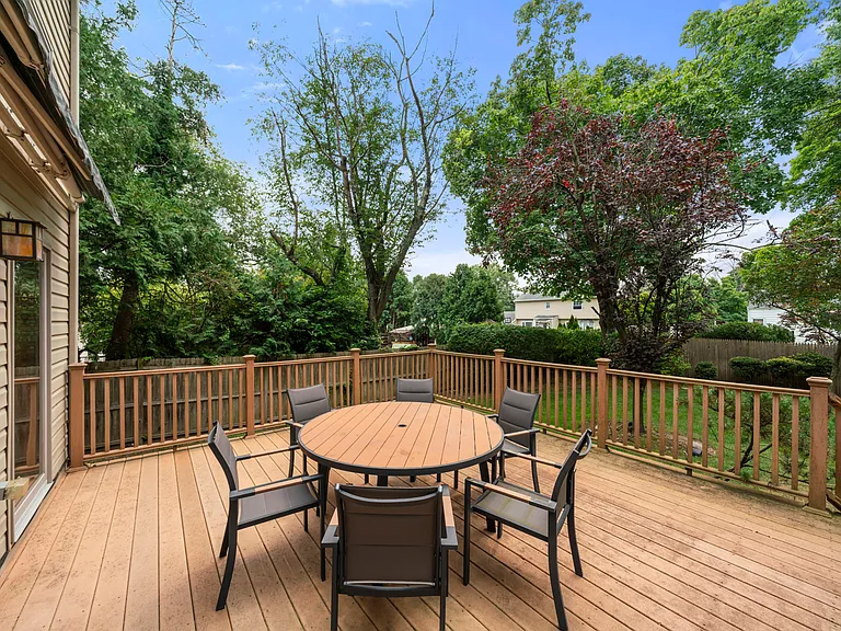 325 Cooper Pl — Photo 28