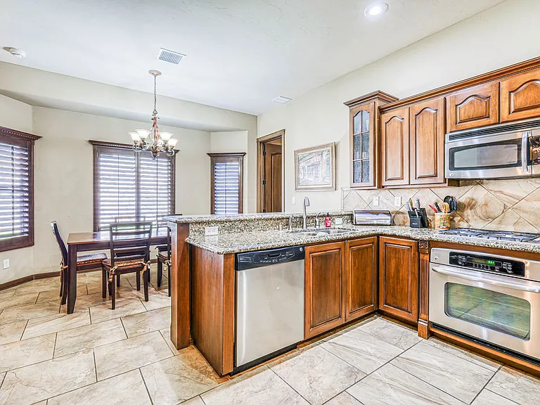 6459 Snowheights Ct — Photo 8