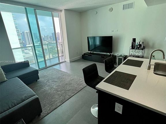 4th image of 1900 N Bayshore Dr APT 2807