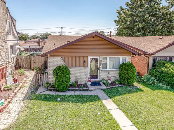 7747 Parkside Ave, Burbank, IL 60459