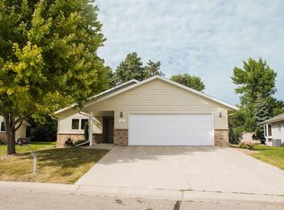 18 Townhouse Rd, Morris, MN 56267