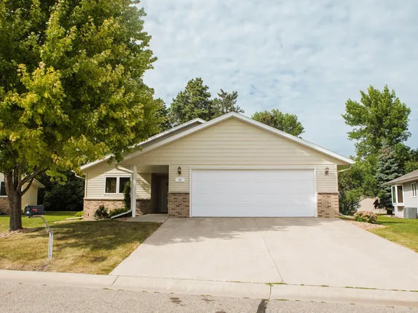 18 Townhouse Rd, Morris, MN 56267