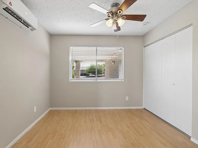 2118 S Pine St — Photo 20