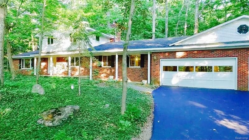 1st image of 3093 Woodland Dr
