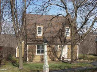 9 Settler Ln, Galena, IL 61036