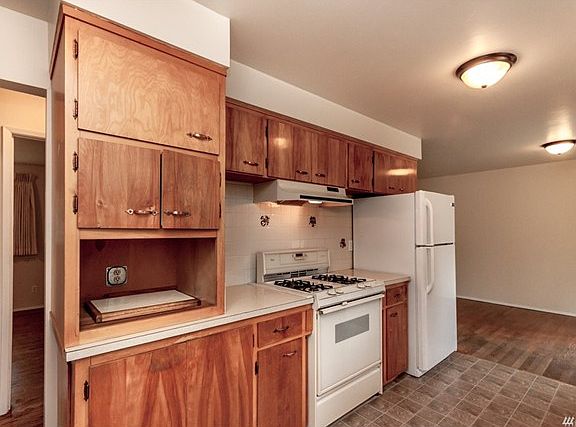 5th image of 1325 26th St SE