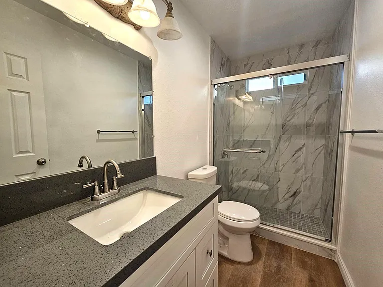 1333 W 11th St — Photo 13