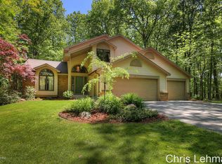 8190 Whispering Hls NE, Rockford, MI 49341