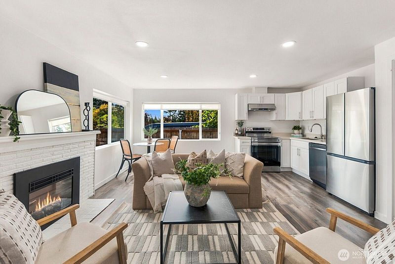 3rd image of 15215 8th Avenue NE