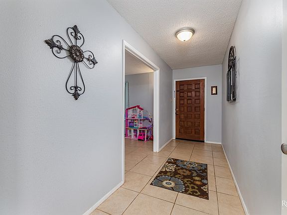 2nd image of 3213 Sunset Dr