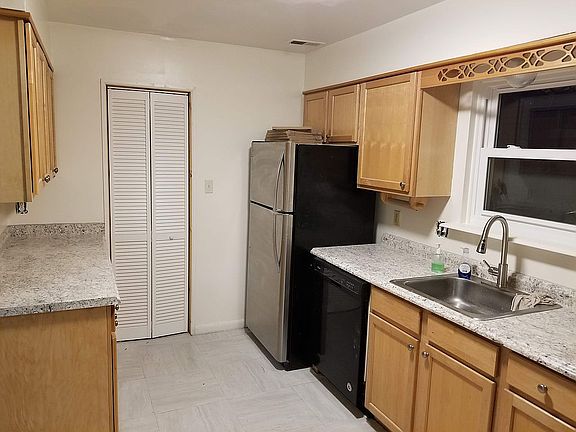 5th image of 5 Jersey Cir