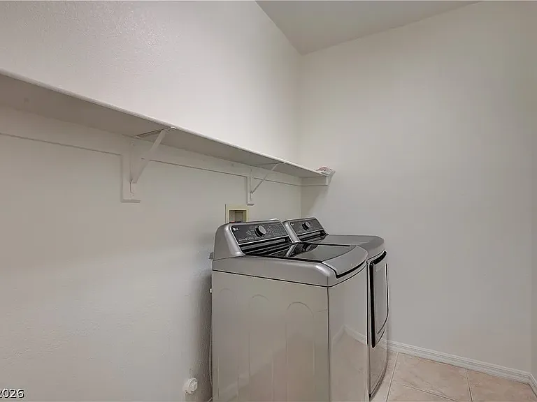 2444 Urrard St — Photo 8