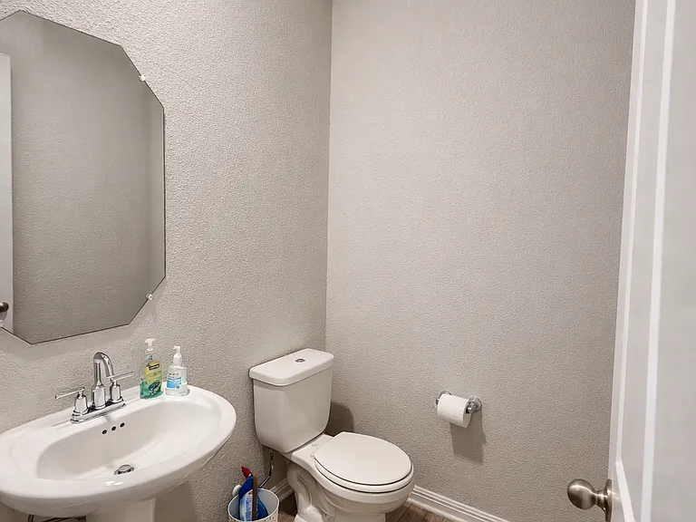 104 Bankside Dr — Photo 16