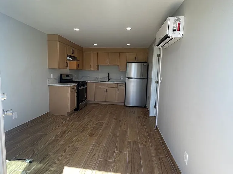 14700 Hubbard St — Photo 1