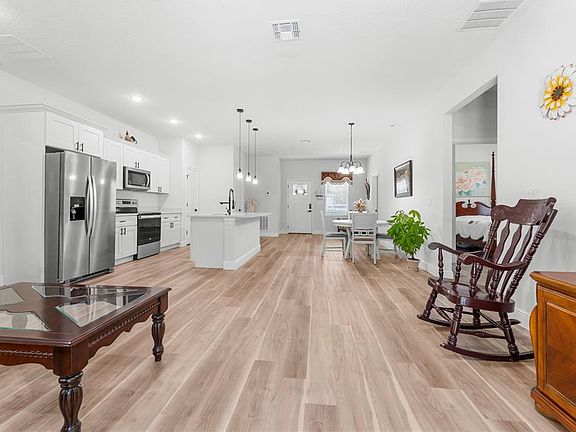 4th image of 768 MARION OAKS MANOR
