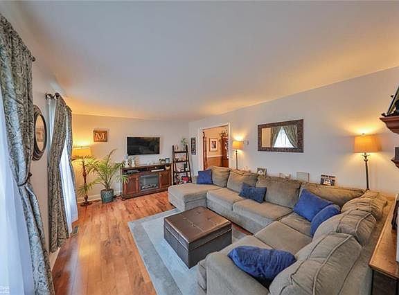 5th image of 1227 Anna Marie St