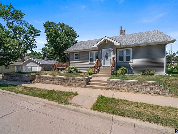 3rd image of 600 W 22nd St