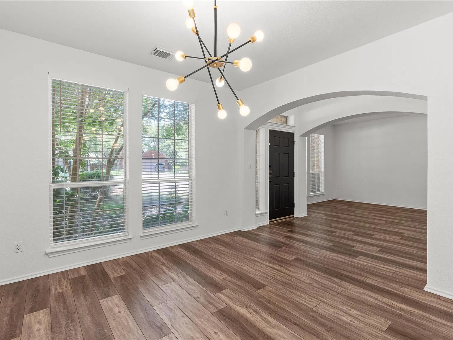 4 bed, 3.0 bath, 3126 sqft, $2,950 — Photo 3
