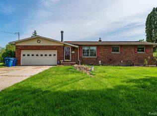 1349 W Cook Rd, Grand Blanc, MI 48439