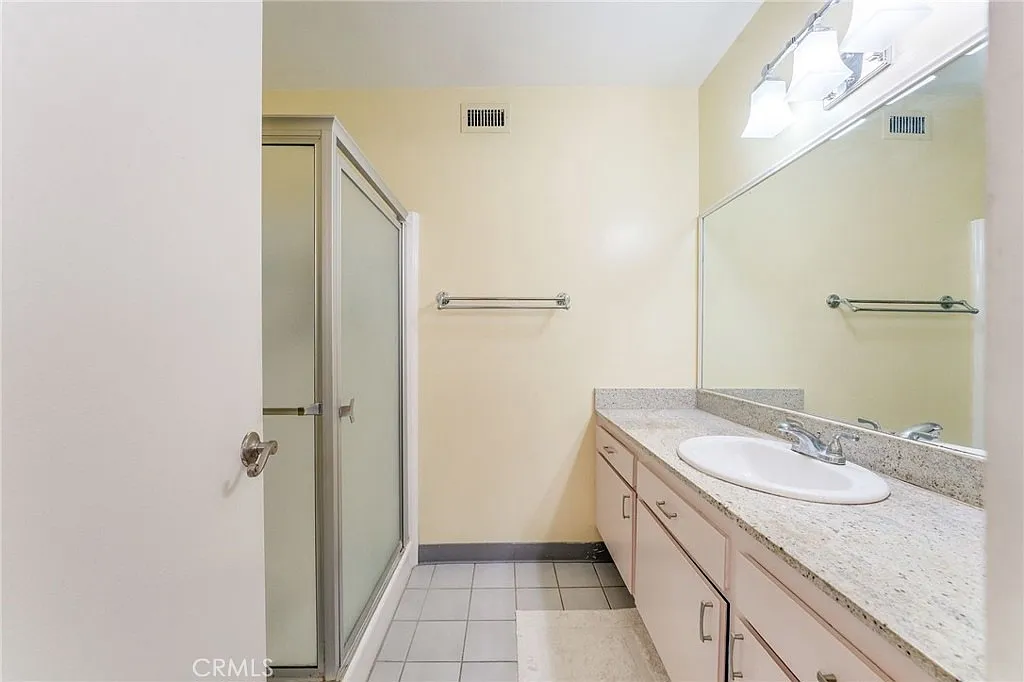 12720 Burbank Blvd — Photo 4