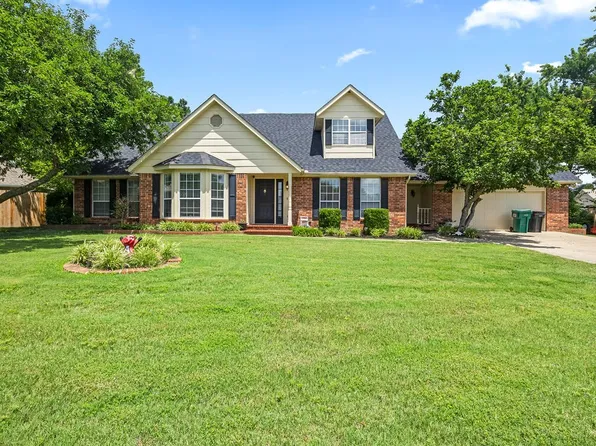 1213 Countrywood Cir, Rogers, AR 72756