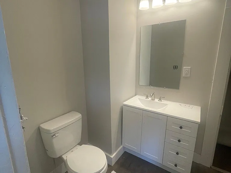 231 E Dewald St — Photo 3