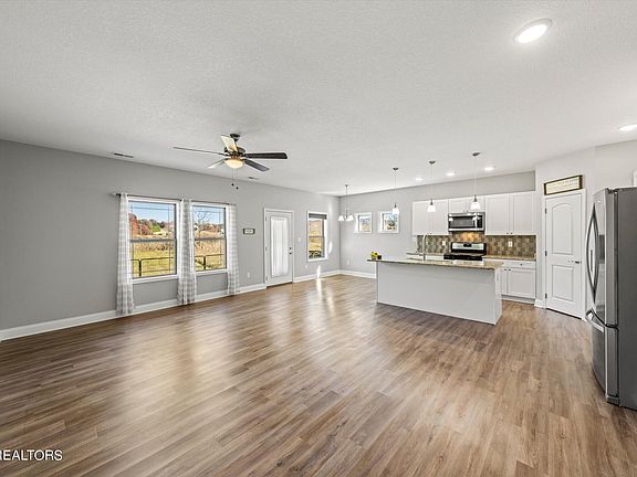 5th image of 119 Van Gilder Way
