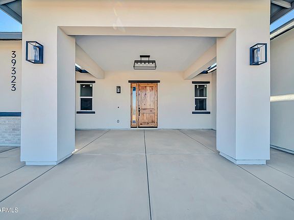 4th image of 39323 W FLOWER Street