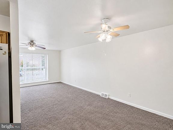 2nd image of 2119 Hoffnagle St