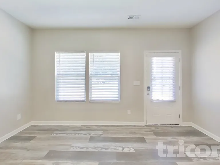 166 Oak Creek Rd — Photo 2