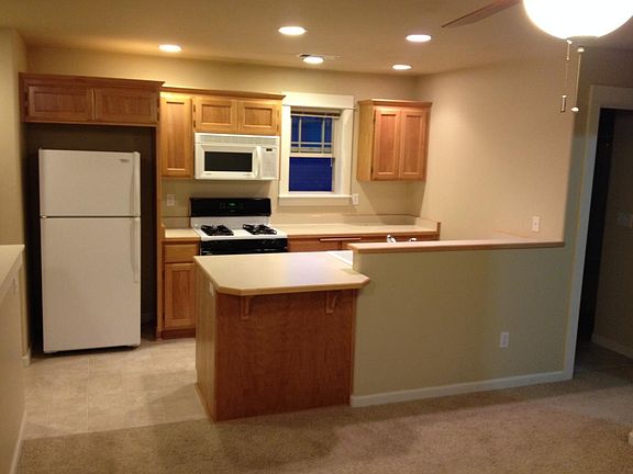 3rd image of 547 N Mountain Ave