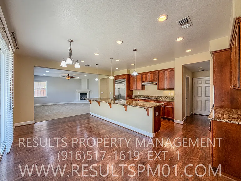2425 Foxcroft Cir — Photo 20