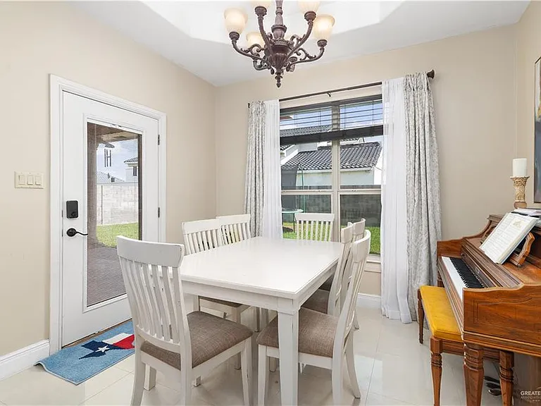 2401 W Rhin Dr — Photo 14