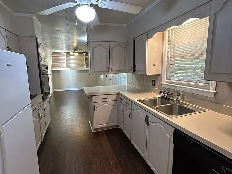 523 Colonial Dr — Photo 46