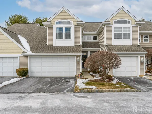 1329 Eagles Nest Ct, Stewartsville, NJ 08886