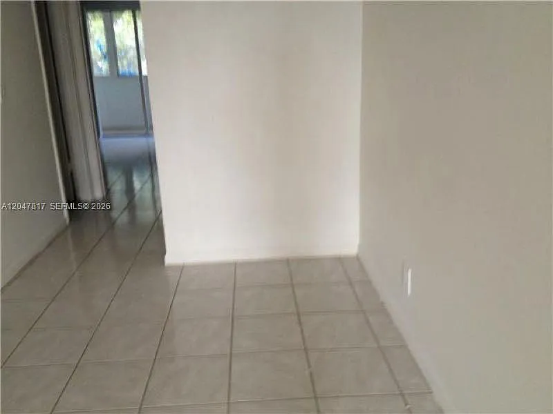 Sussex Condo — Photo 2