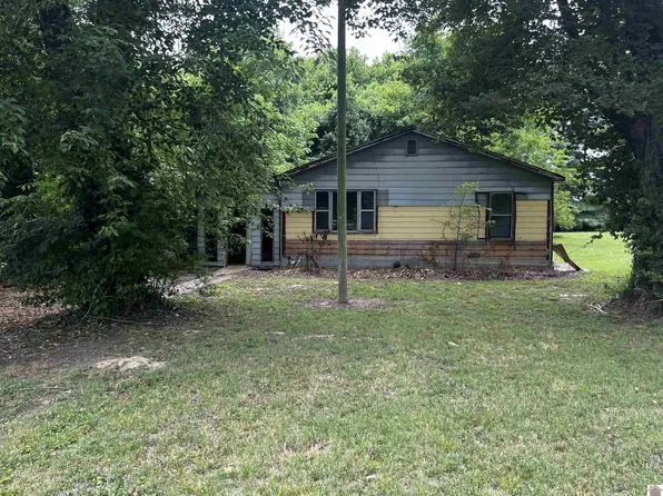 155 Dr Smith Ln, Calvert City, KY 42029