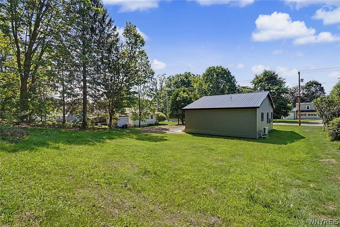 2 bed, 1.0 bath, 1040 sqft, $2,000 — Photo 2