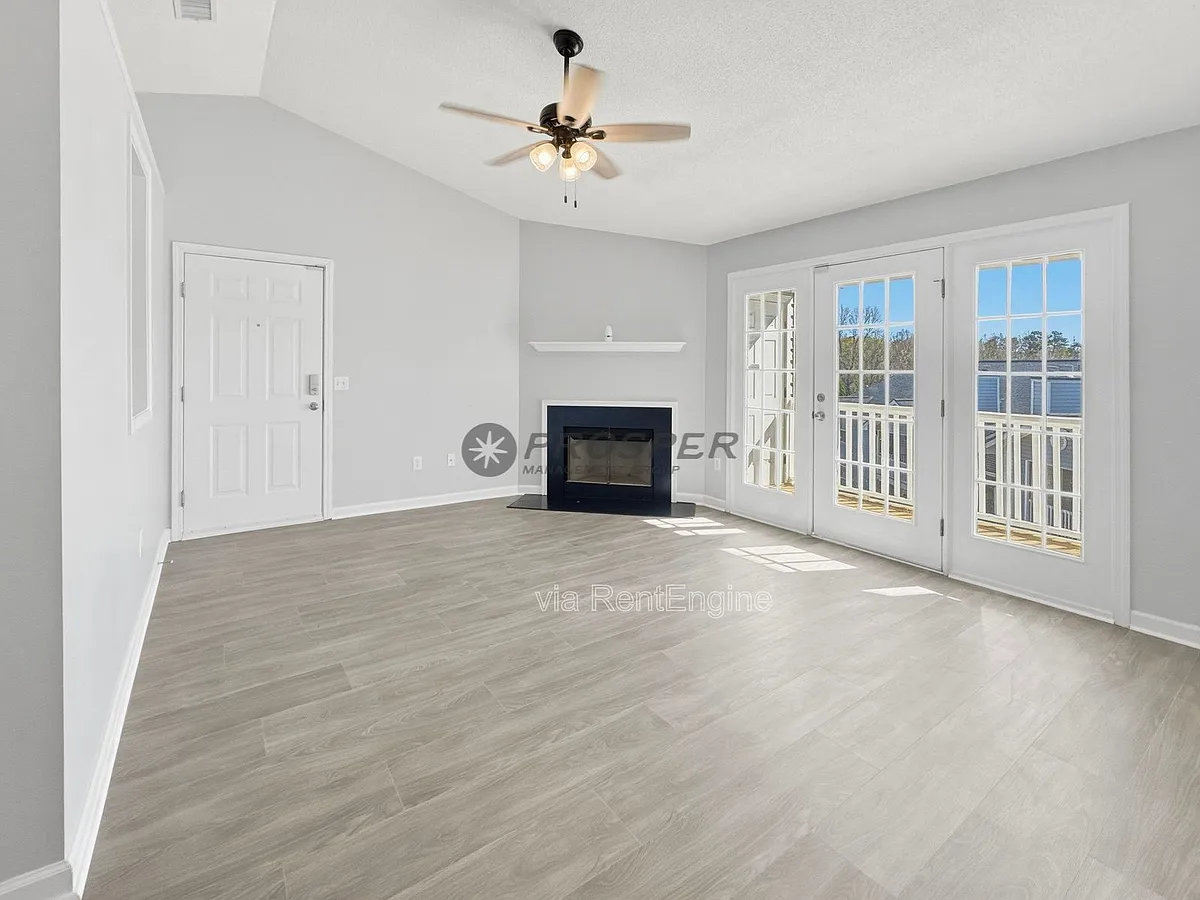 Building Photo - 107 Pelham Square Way