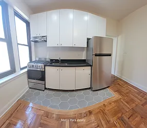 Rented by Metro Park Realty Inc