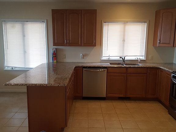 4th image of 510 Lakeview Ave